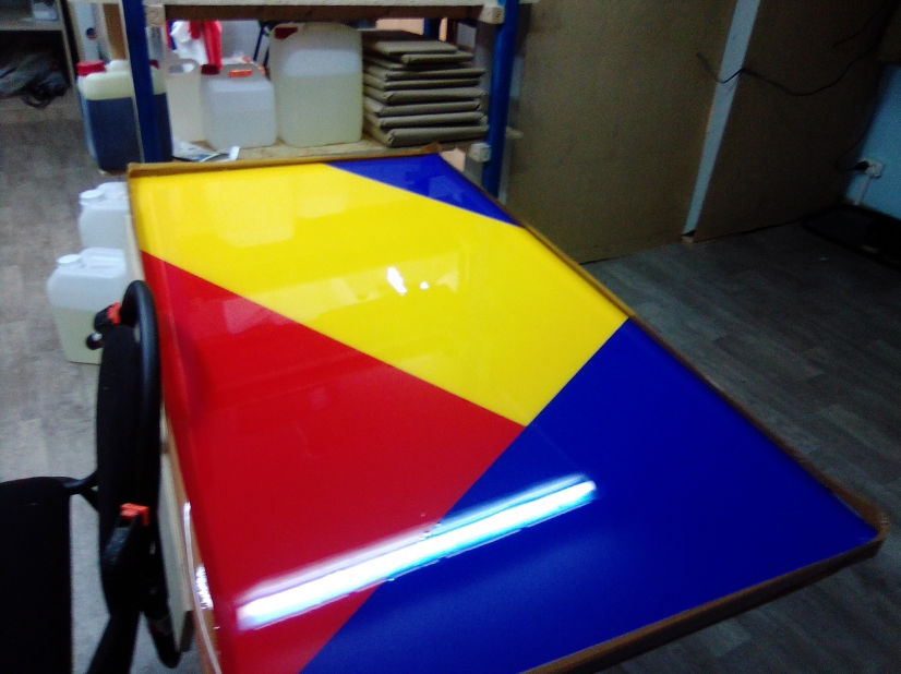 Стол в офисе РУ-Смола