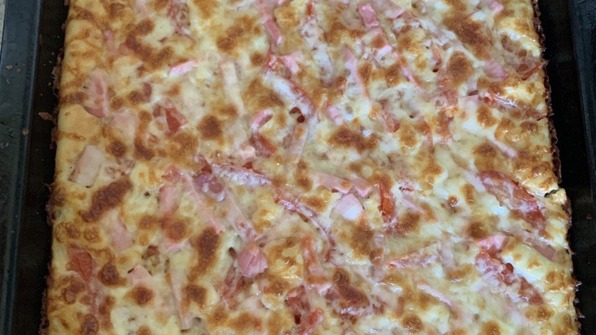 Вот такая пицца с кабачками получилась у нас к ужину