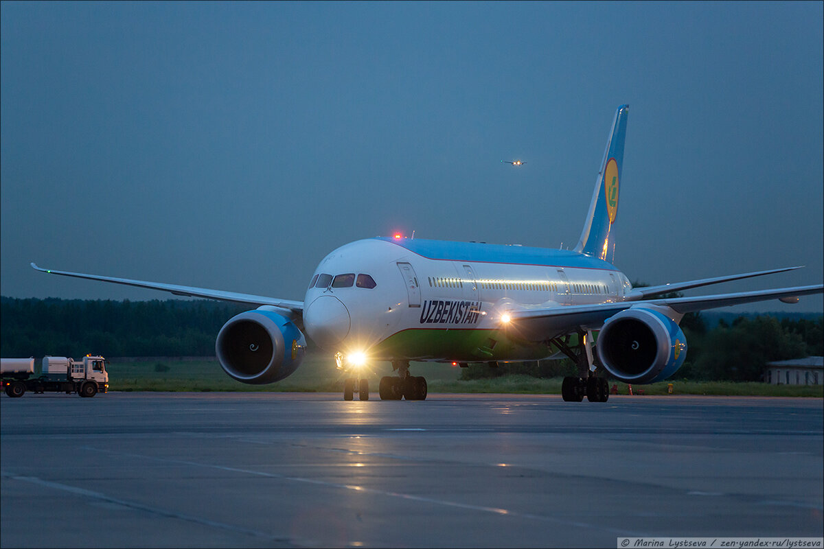 Как в Домодедово ещё раз встретили первый рейс авиакомпании Uzbekistan  Airways | Блог авиационного фотографа | Дзен