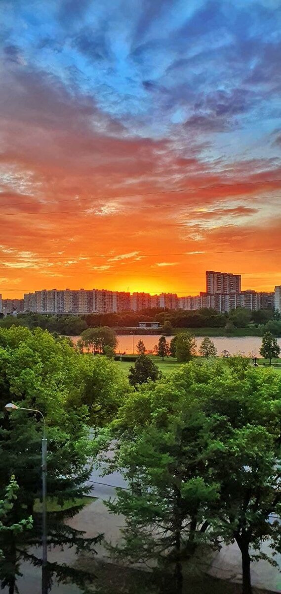 Тот самый закат, который героиня все-таки сфотографировала