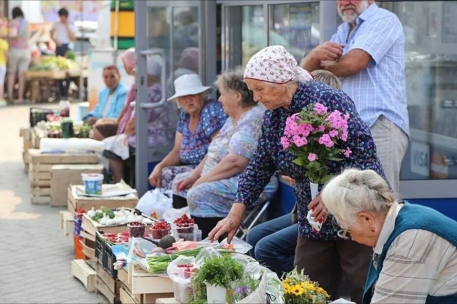 Кругом пенсионеры.., пенсии не хватает.