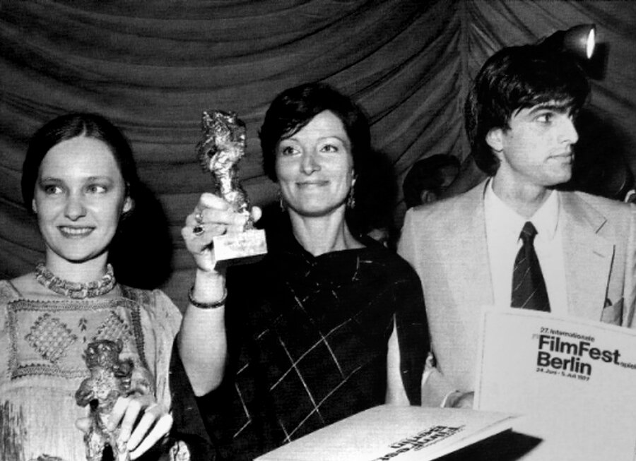 Лариса Шепитько с "Золотым медведем"