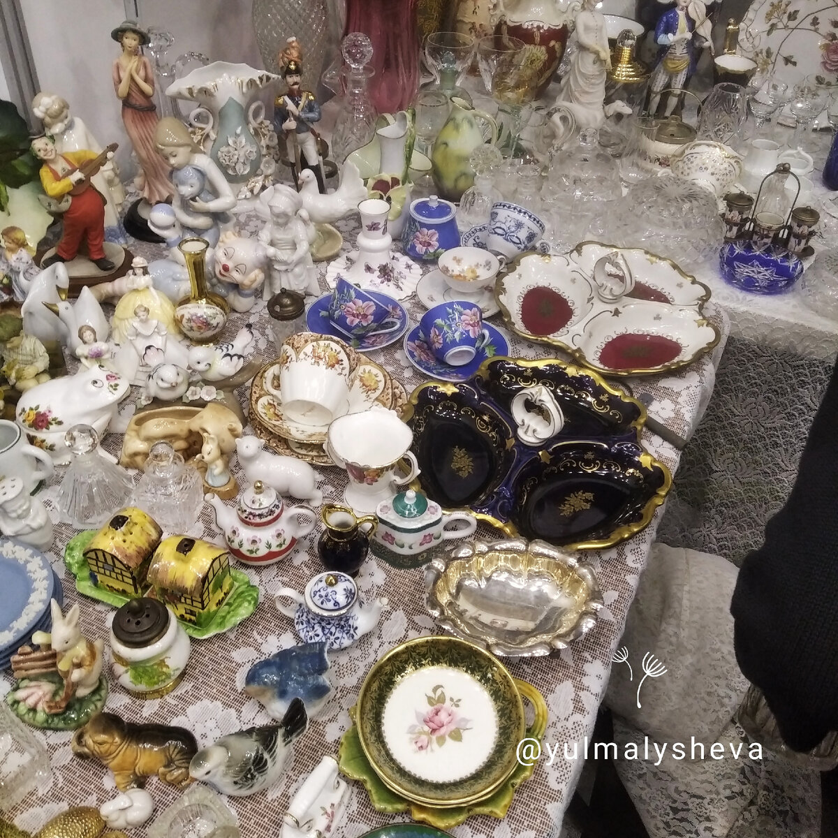 Вход на "Блошиный рынок" на Тишинке платный, билет- 200 рублей 