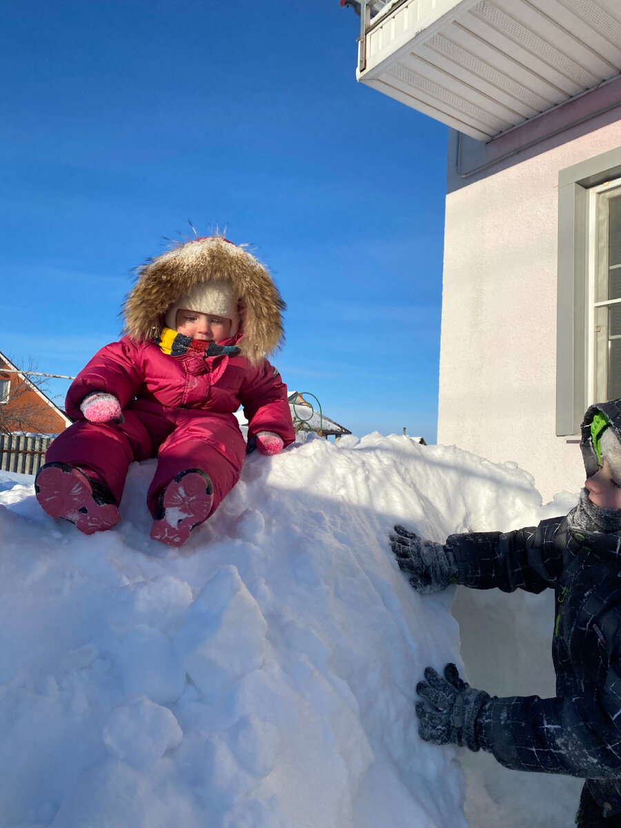 Завалило-занесло…. Зато детям было раздолье)