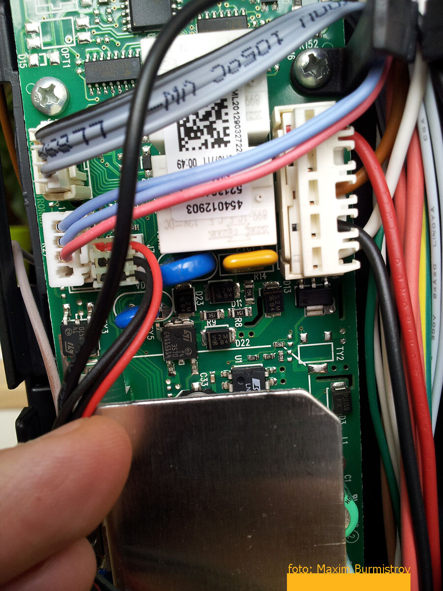 Перегорела дешевая простая деталь на этой плате.