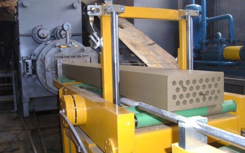 экструдирование кирпича .