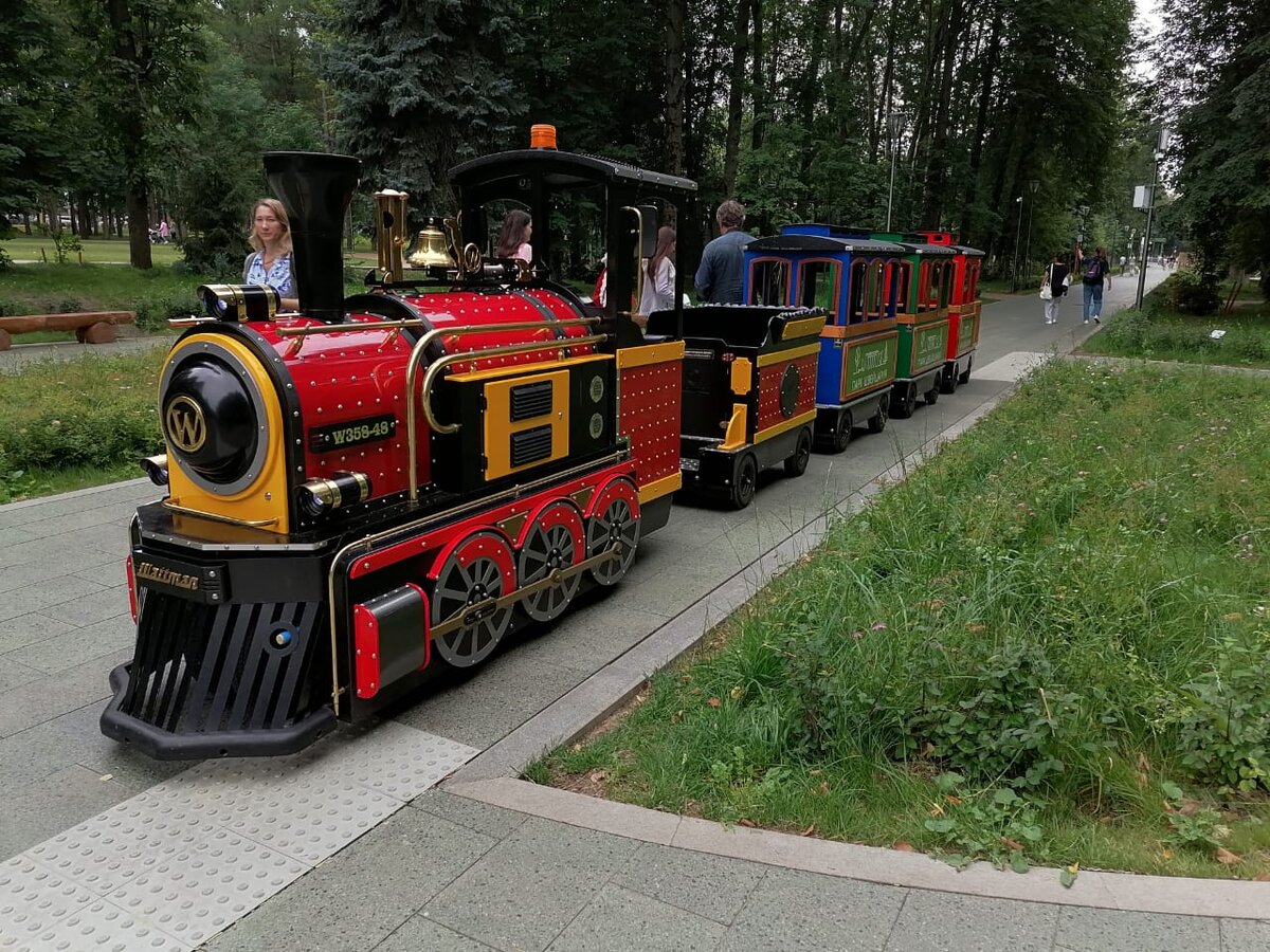 Это и все последующие - фото мои из парка Швейцария в Нижнем Новгороде.