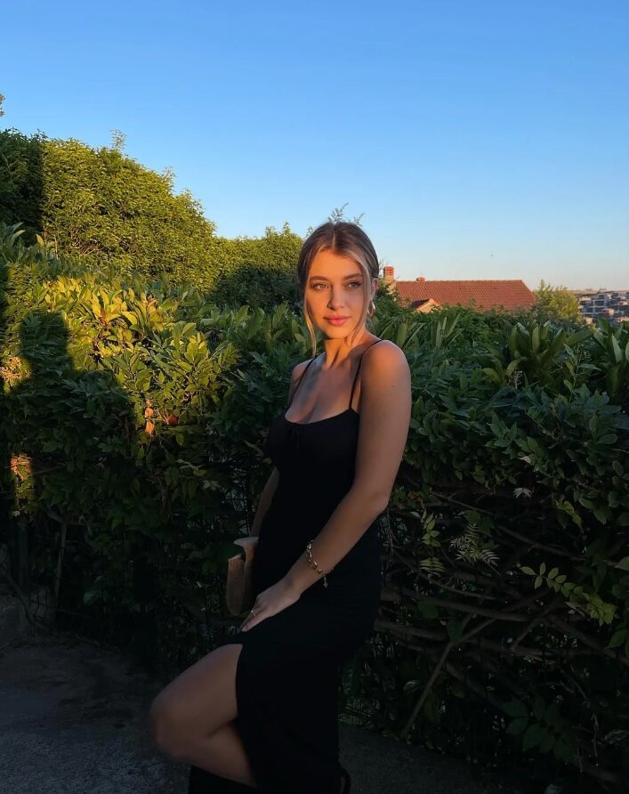    Гамзе ЭрчелСоцсети