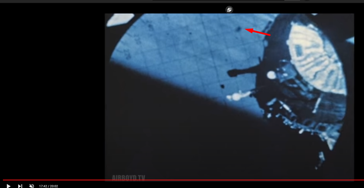 На 17:42 в вакуум космоса по идее отлетает некий обломок и по идее он должен двигаться
исключительно по прямой, так как он не встречает сопротивления воздуха, воды или иной среды: газа, жидкости и тд и тп, но с траекториями полёта этих обломков 
творится что-то неладное. Обломки движутся так, как будто находятся или в воде или в воздухе и встречая сопротивление среды. Они меняют траекторию.