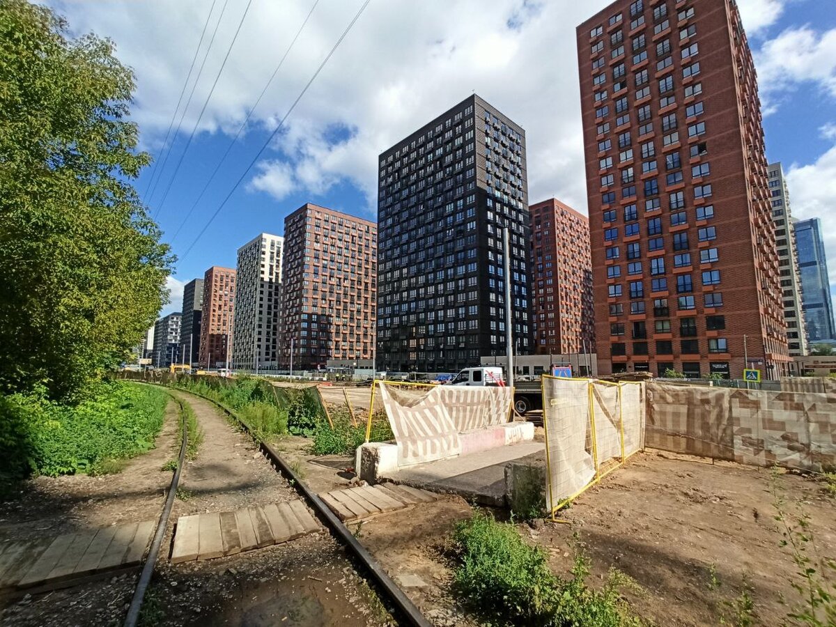 Дорога со станции метро до ЖК “Западный порт”