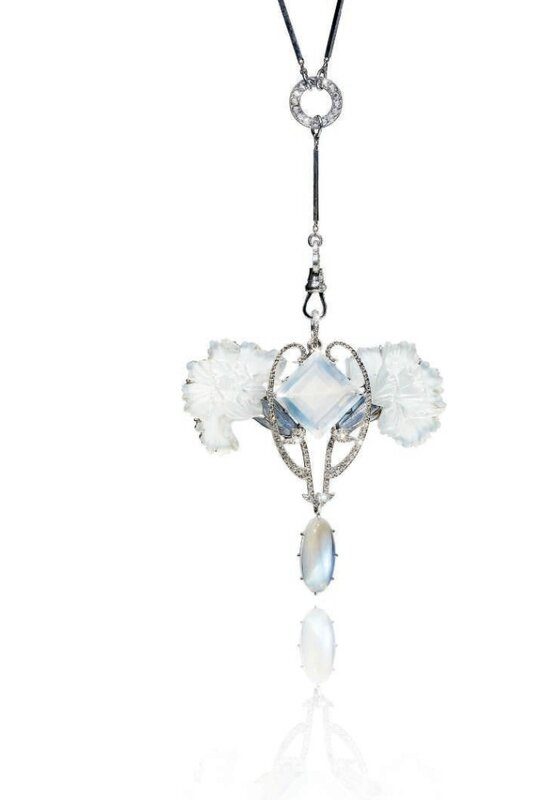 Подвеска в стиле модерн с лунным камнем, бриллиантами, эмалью и стеклом работы Рене Лалика