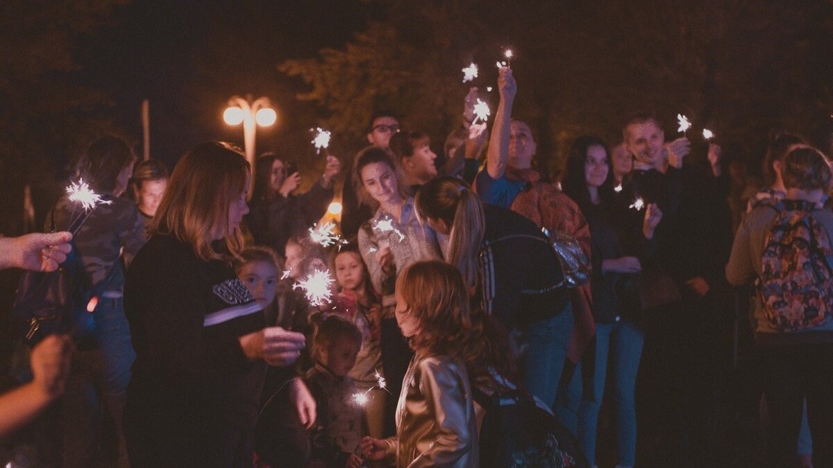    В «МайПарке» у ДК 1 Мая пройдёт фестиваль огоньков, гирлянд и неона. Ежегодно его посещают более тысячи человек.