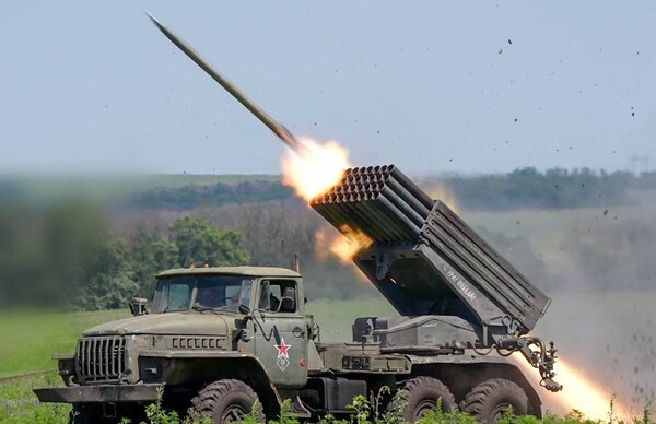 Работа расчётов РСЗО "Град" в зоне проведения специальной военной операции. Фото © ТАСС / Пресс-служба Минобороны РФ