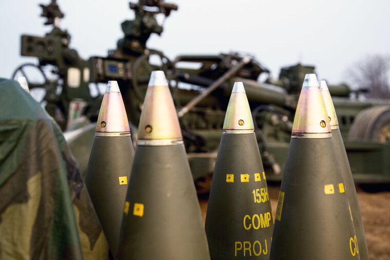    Украина является мясорубкой для переработки боеприпасов от стран Запада, заявил журналист Майкл Финчер