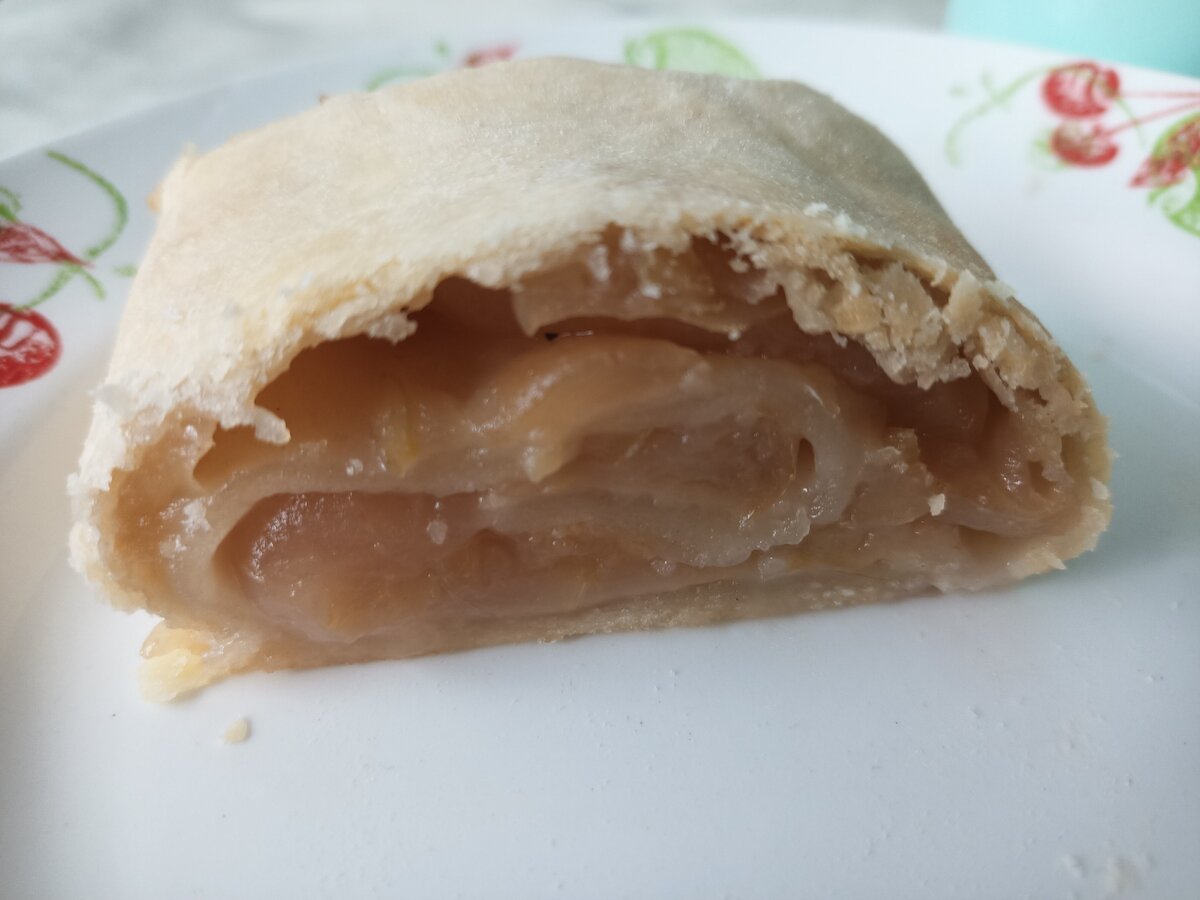 кусочек штруделя