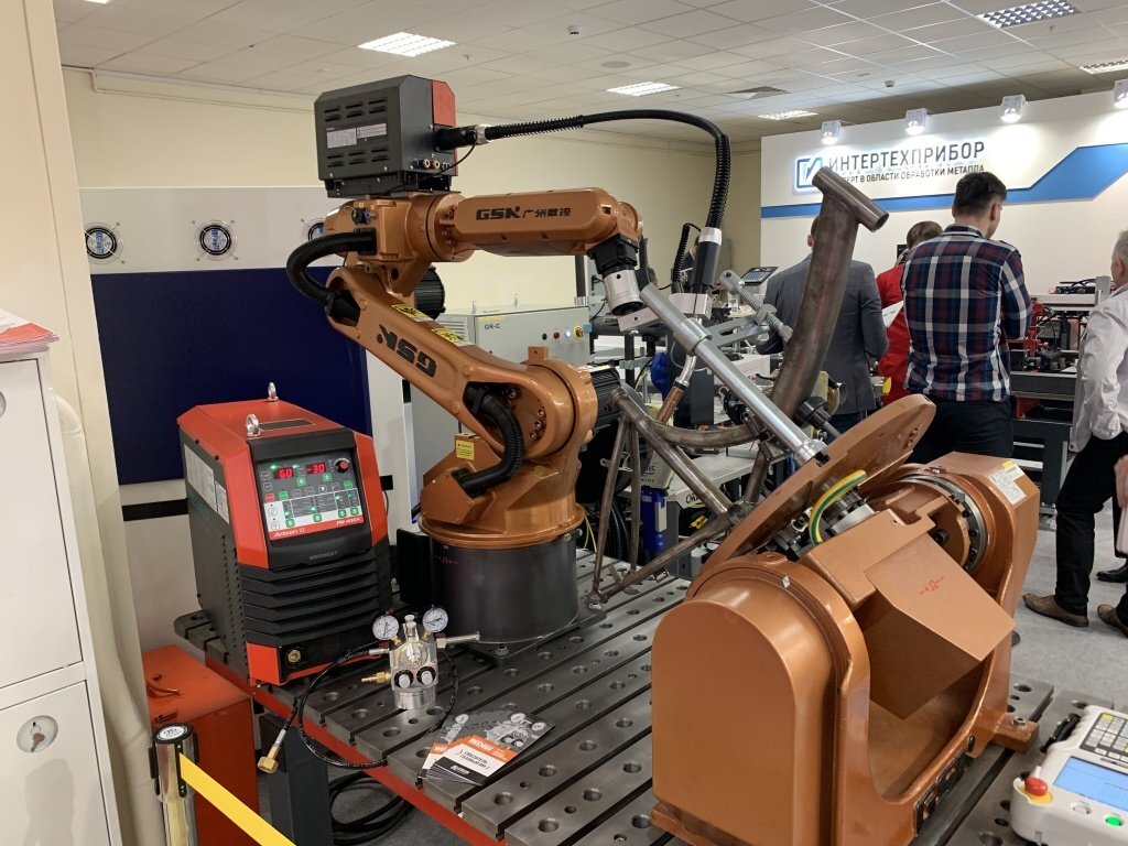 источник https://www.intertechpribor.ru/catalog/robotizatsiya_svarki/tipovye_resheniya/1890/