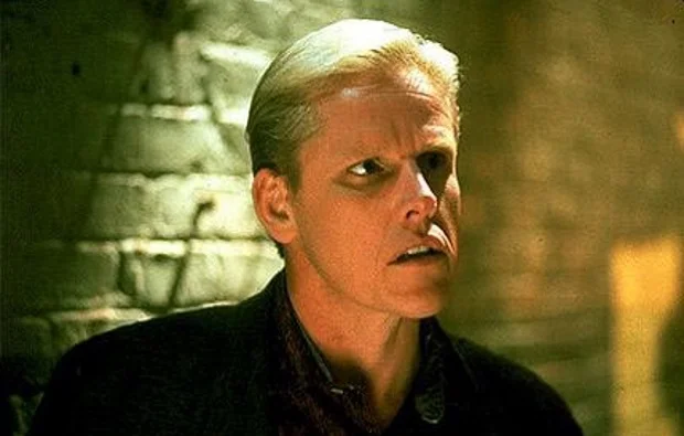 кадр из фильма "Смертельное оружие"