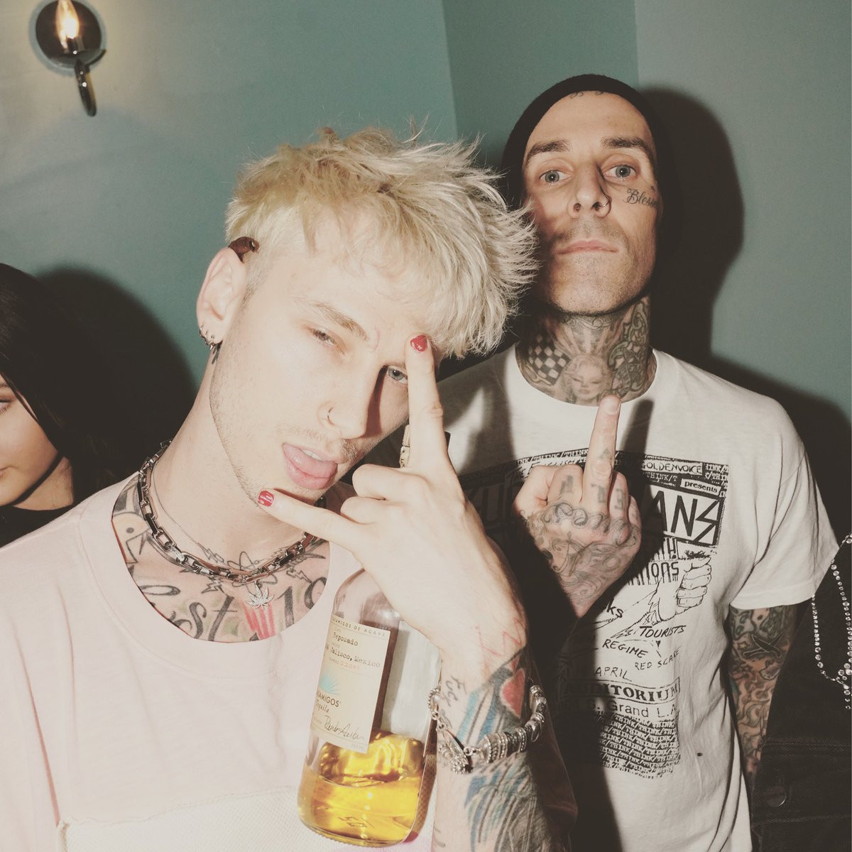 Pop punk type beat. Machine gun kelly blackbear. Machine gun blackbear. Machine gun kelly blackbear. Black bear и machine gun kelly.
