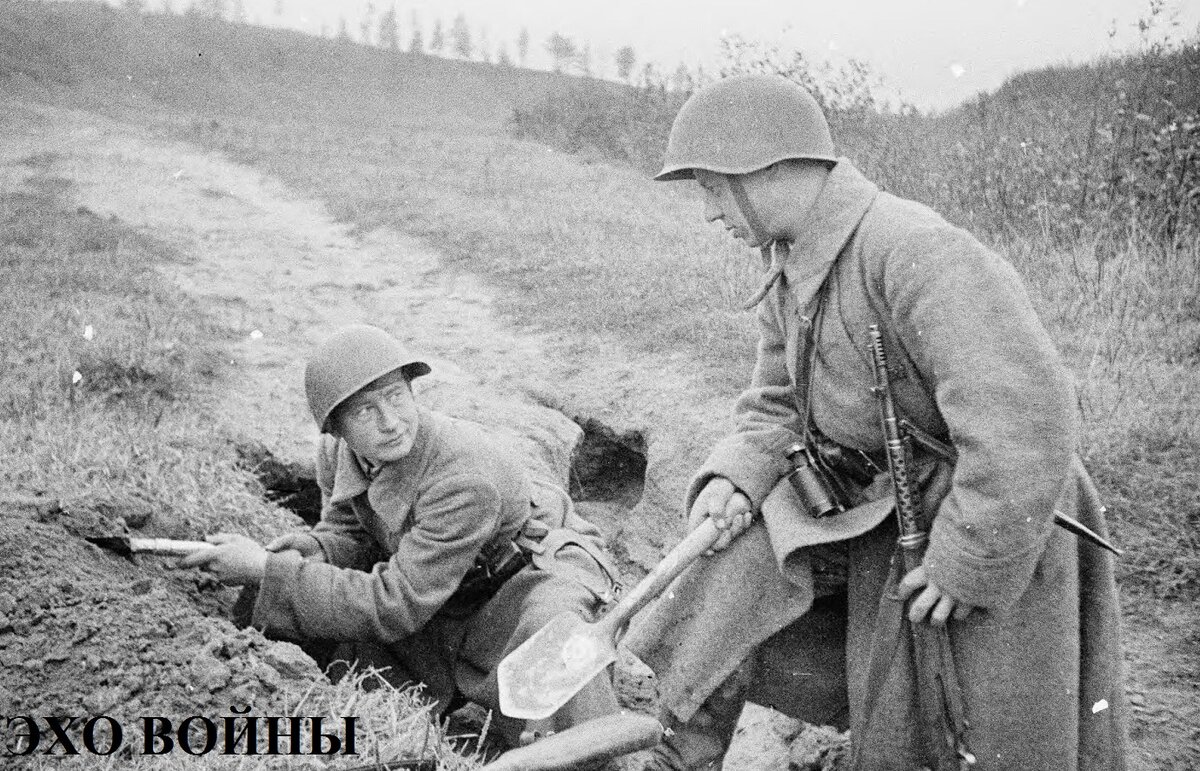 Бои в окопах. Солдат с саперной лопатой ВОВ. Саперы РККА. Солдат РККА С саперной лопаткой.