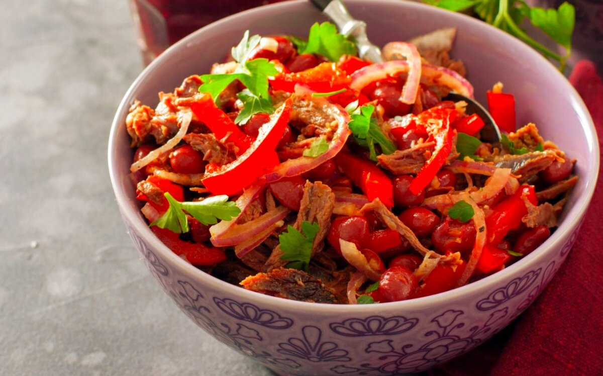 салат с языком и овощами. салат сердечный. лобио из красной фасоли с морковью. салат с сердцем говяжьим. салат терияки с говядиной.