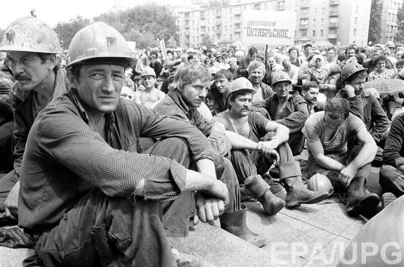 Спросите у своих отцов и дедов, что значит "плохо жить", и из за чего идти на протест, - они знаю это на собственной шкуре!     (Яндекс. Картинки)