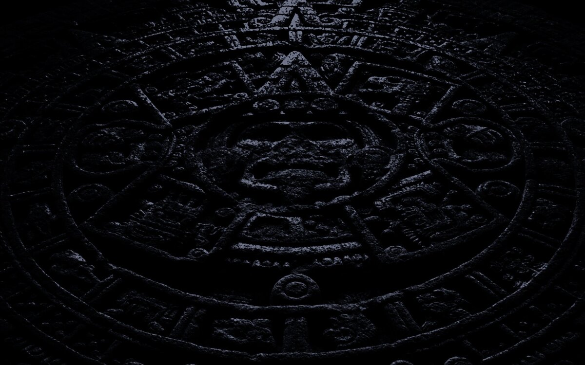 Майя-ацтекский вариант В Мезоамерике, как пишет Майкл Ко, действительно существовало представление о циклах творения и разрушения. Правда, в большей степени оно характерно для ацтеков. От них исходит миф о солнцах, которые заканчивали своё существование то огненным дождями, то потопами. Нынешнюю, пятую эру ждёт гибель от землетрясения, однако точная дата катастрофы не известна.
Катаклизмы предрекались ацтеками по истечению каждых 52 лет. Чтобы задобрить богов и продлить существование мира, древний народ приносил им человеческие жертвы.
Сказания о катастрофах находим и в священной книге гватемальских майя-киче «Пополь-Вух». В ней говорится, что людей создавали несколько раз. Первые, изготовленные из глины, оказались неудачными: не могли стоять, двигаться, были слепы. Богам пришлось их уничтожить и создать новых людей, на этот раз из дерева. Такие «изделия» не имели сердца, души и памяти, не почитали своих создателей. К тому же были злыми, обижали зверей и имели страсть к разрушению. Разгневавшись на свои творения, боги устроили им потоп. В катастрофе выжили немногие, да и те превратились… в обезьян. Лишь последняя «версия» людей — из кукурузы — оказалась без изъянов.
Кое-кто из исследователей полагает, что подобные мифы могли быть и у майя эпохи конкистадоров, но пока нет подтверждений этому. Другие утверждают, что судить о «классических» майя по текстам колониальной эпохи не следует. Они были записаны воспитанниками монастырских школ латиницей, а потому под влиянием новых идей могли быть перевраны.
Проповедники апокалипсиса смешали ацтеков и майя. Одна из книг о 2012 годе называется «Возвращение Кецалькоат-ля», хотя таково имя бога древних мексиканцев. За ацтекский календарь ошибочно принимают и так называемый Камень Солнца (исп. Piedra del Sol), монолитный базальтовый диск с символическим изображением ацтекской космогонии и солнечного культа. Из этой путаницы и родился миф о зловещем пророчестве майя. А для самих майя завершение тринадцати бактунов было, скорее всего, лишь поводом для праздника.