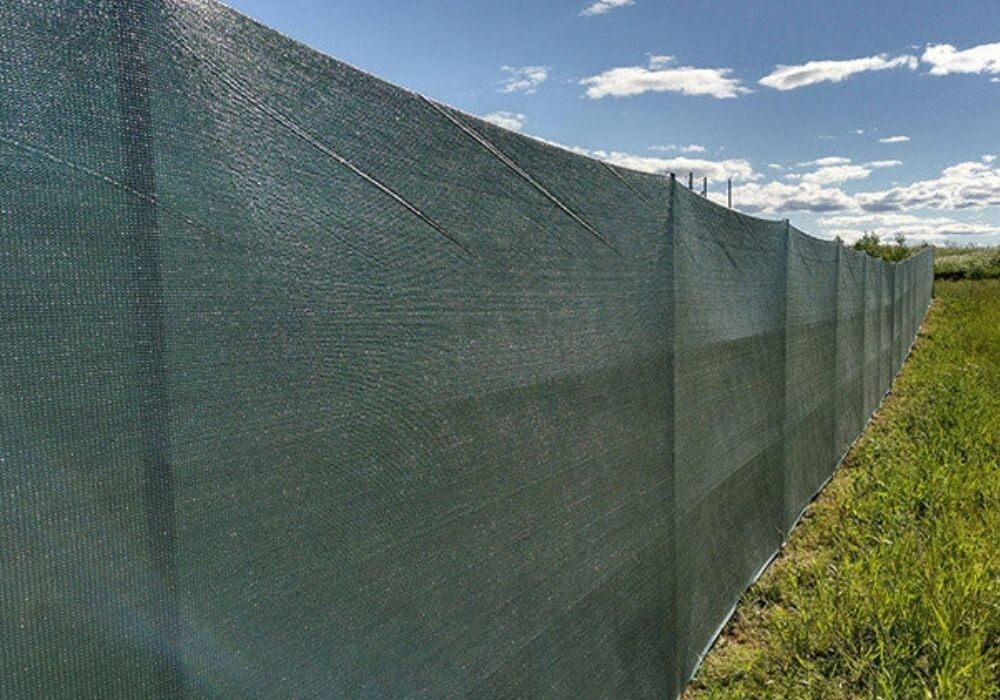 Забор из фасадной сетки