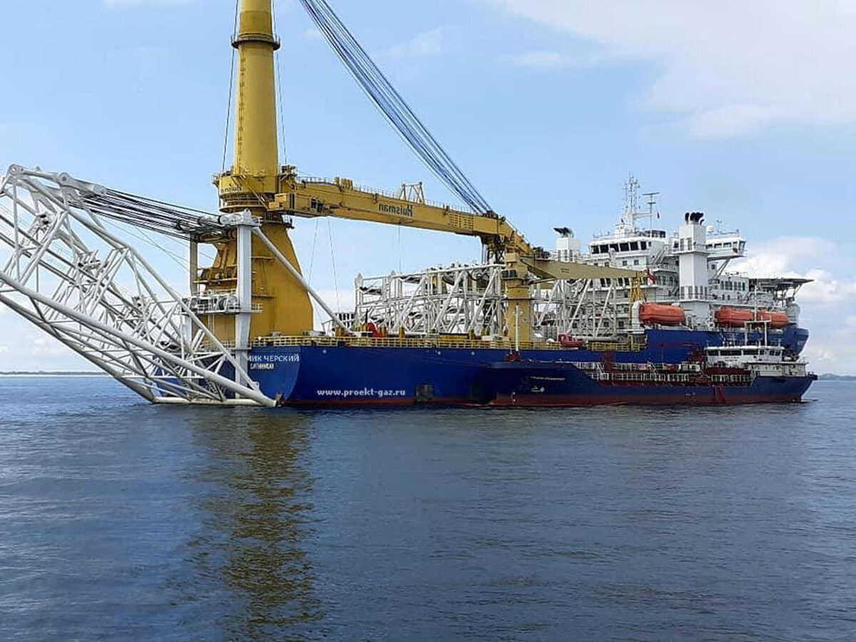 Судно-трубоукладчик "Академик Черский"