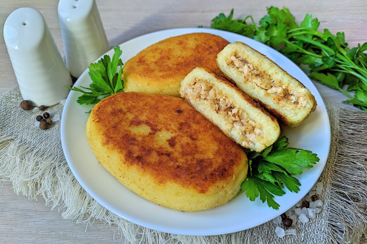 Зразы картофельные с яйцом и луком на сковороде рецепт фото