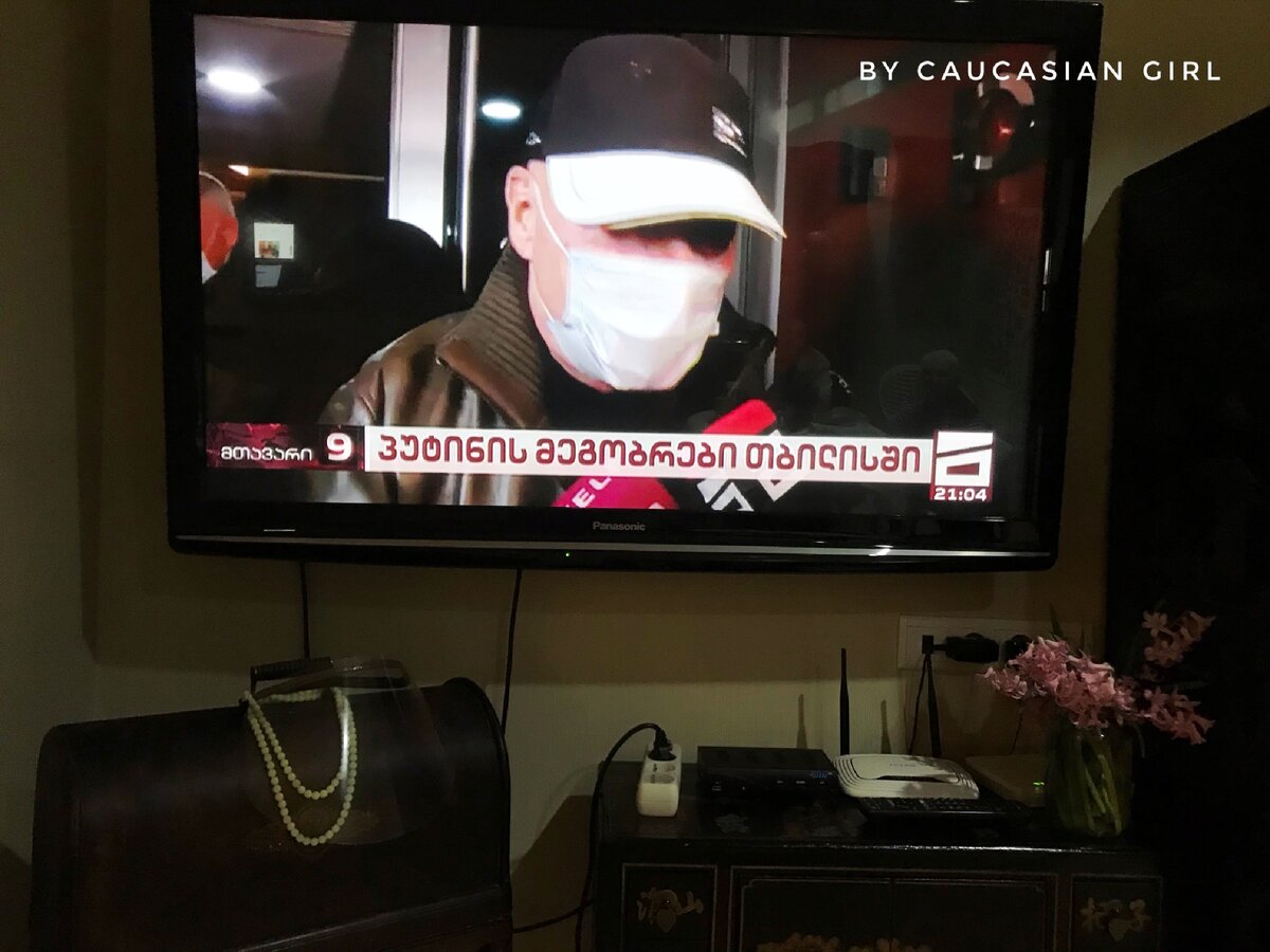 Кадр сюжета о визите Познера на одном из телеканалов 