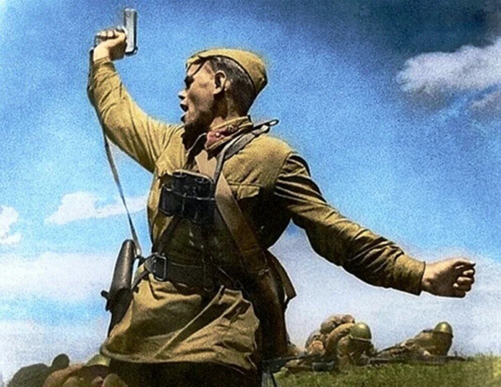 легендарный снимок "В атаку.." из интернета