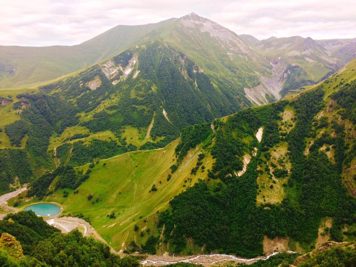 Смотровая площадка. Голубое озеро
