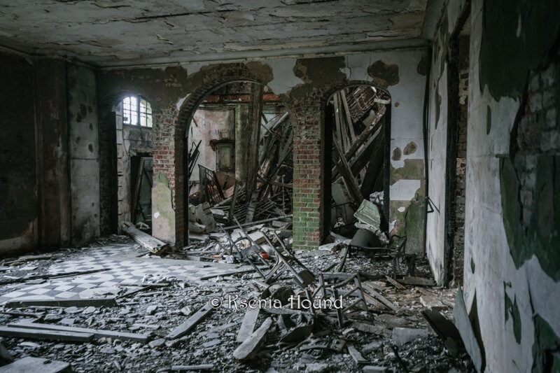 Первый этаж