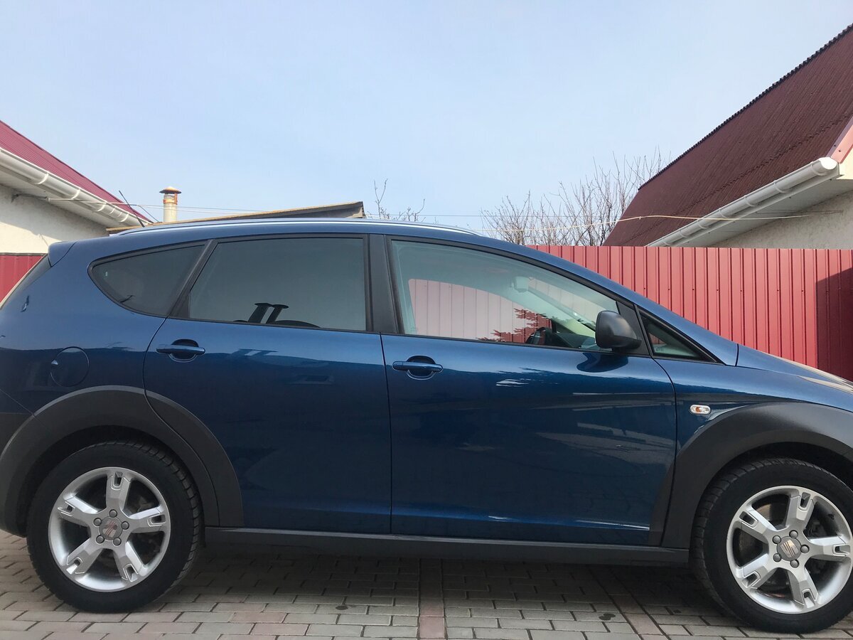 Высокий клиренс в 20 см, этот "Сеат" не уступает в характеристиках кроссоверам (фото с авто.ру)