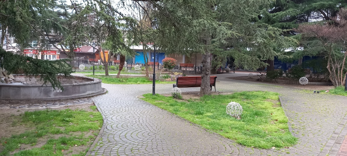 Пока пустой парк