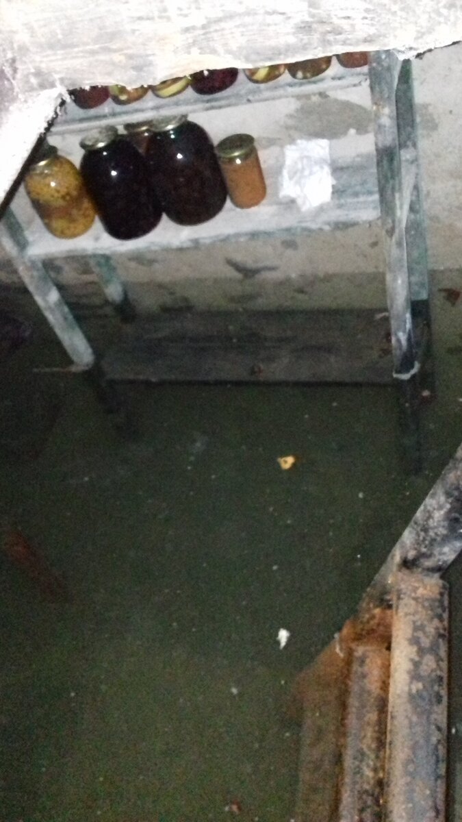 Купорку пришлось поднимать на верхние полки. 