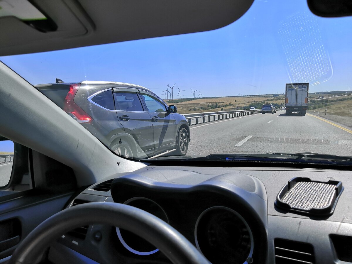 Одно ид моих авто путешествий. На фото я подъезжаю к городу Ростов на Дону, август, 2020год.