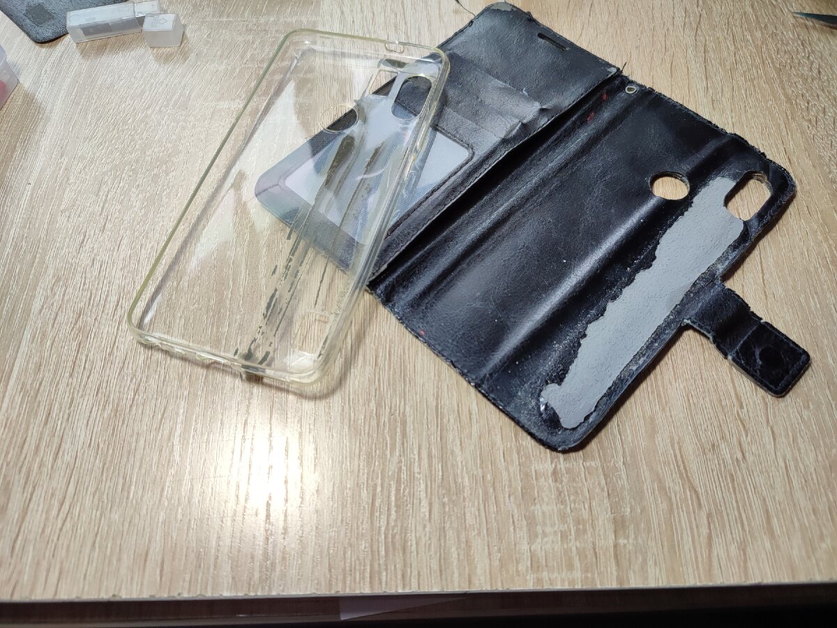 Чехол для смартфона, выполненный из кожи или ткани своими руками, в форме книжки или конверта