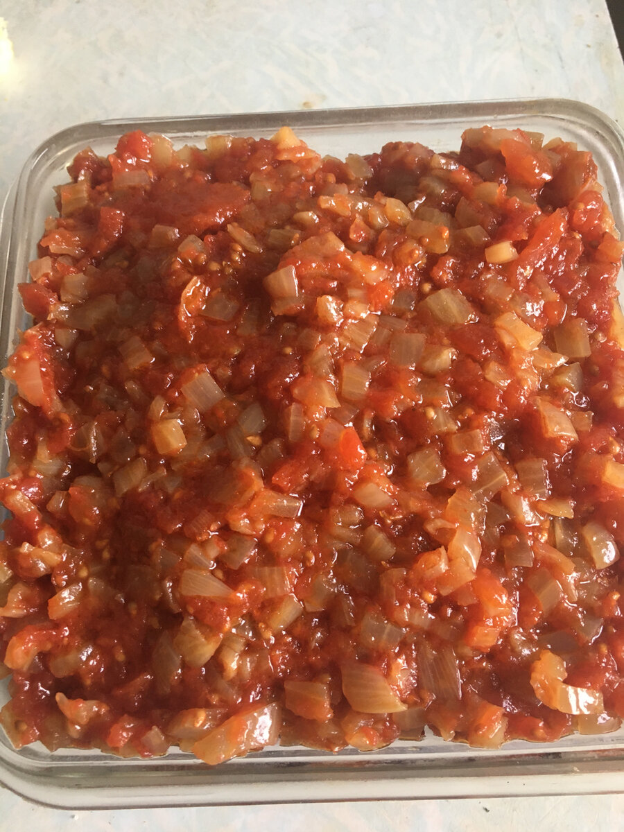 Салат из свеклы с томатно-луковой подливой