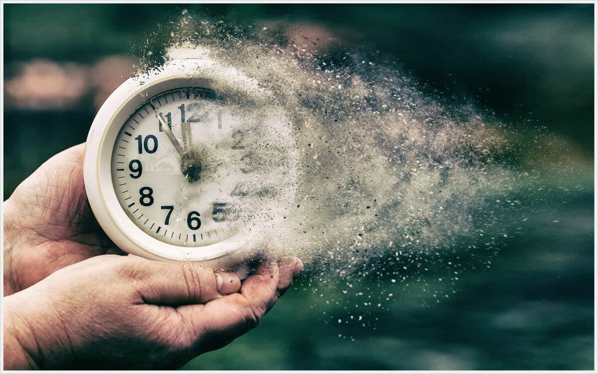 Человек с часами. Мало времени. Вам осталось жить 1 день. Статьи конституции которые нужно менять. Пустая трата времени иллюстрация.