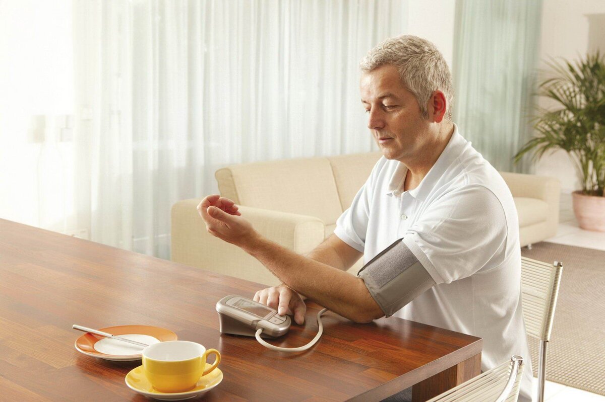 На этот вопрос я бы ответил так: отдыхать можно в санаториях, пансионатах, домах отдыха, на турбазах. Нет оснований говорить и о преимуществах какой-либо одной климатической зоны, одного курортного фактора.
