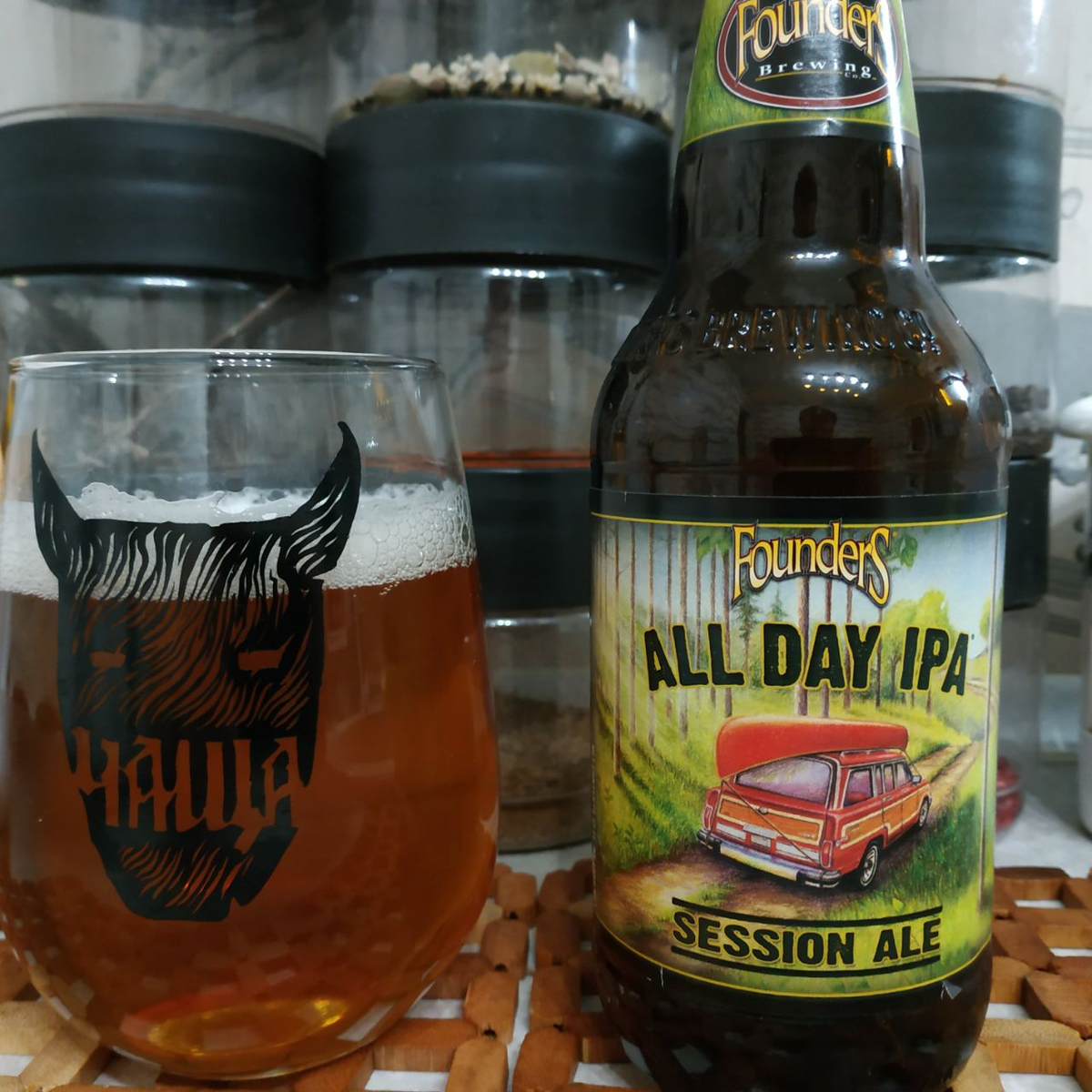 Обзор All Day IPA от пивоварни Founders (Мичиган, США). Начальная плотность - 10,6%. Крепость - 4,7% об. Горечь - 42 IBU