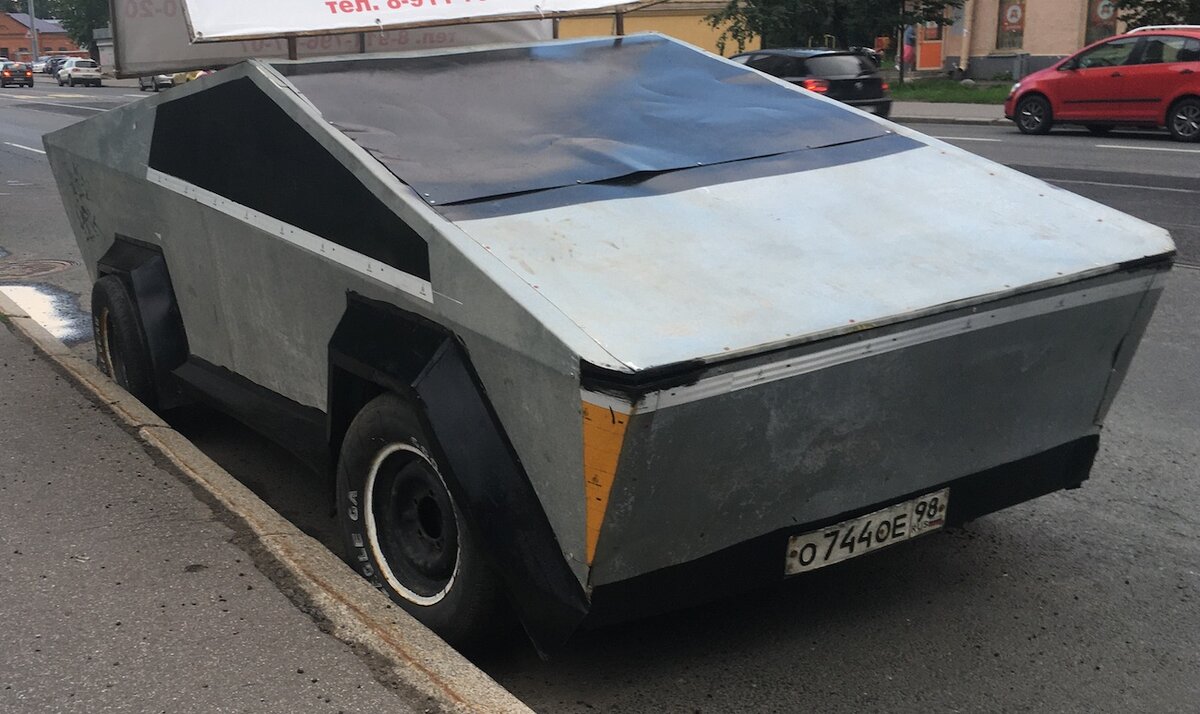 Как видят Tesla Cybertruck в Санкт-Петербурге