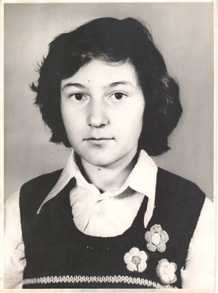 Фото из альбома автора. Восьмиклассница я.