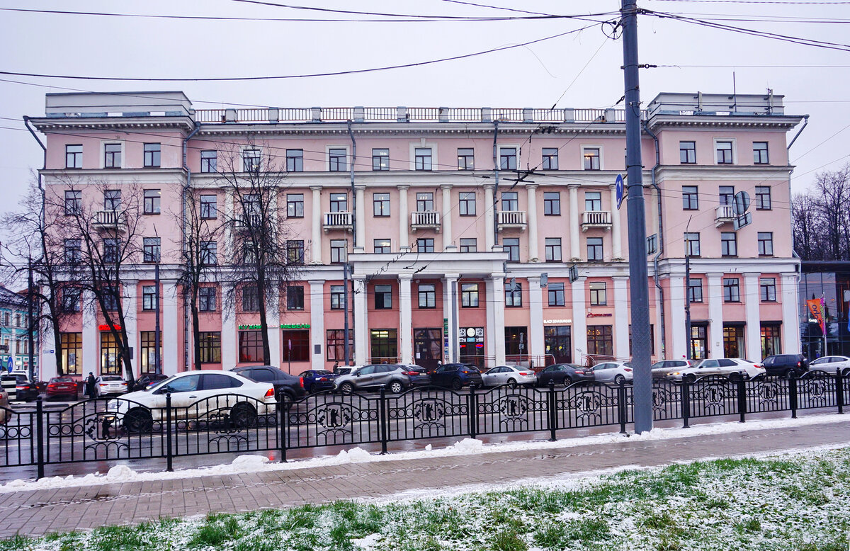 Гостиница «Ярославль», 1936-1940 гг., архитектор С. В. Капачинский