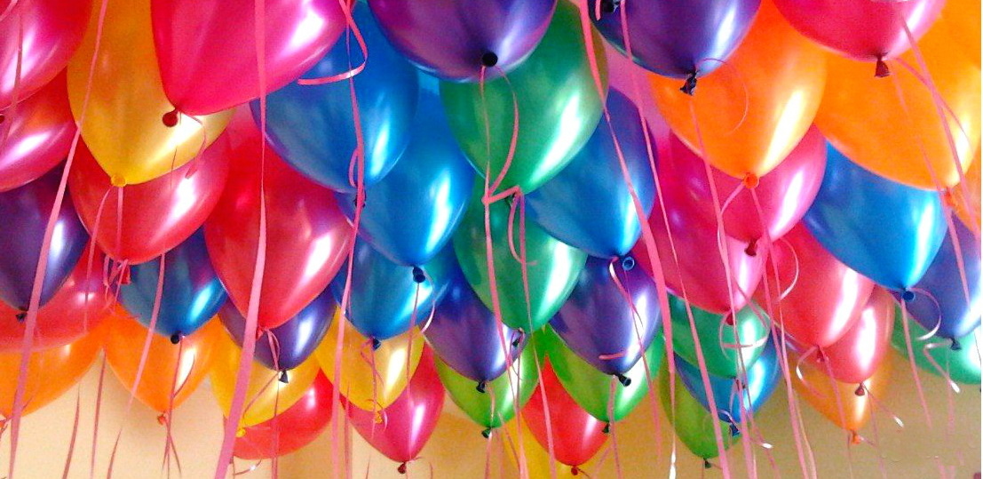 Для каждого праздника, будь это день рождения, свадьба, детский праздник, торжественная встреча или иное событие, необходим декор. Самый простой способ – заказать гелиевые воздушные шары.
