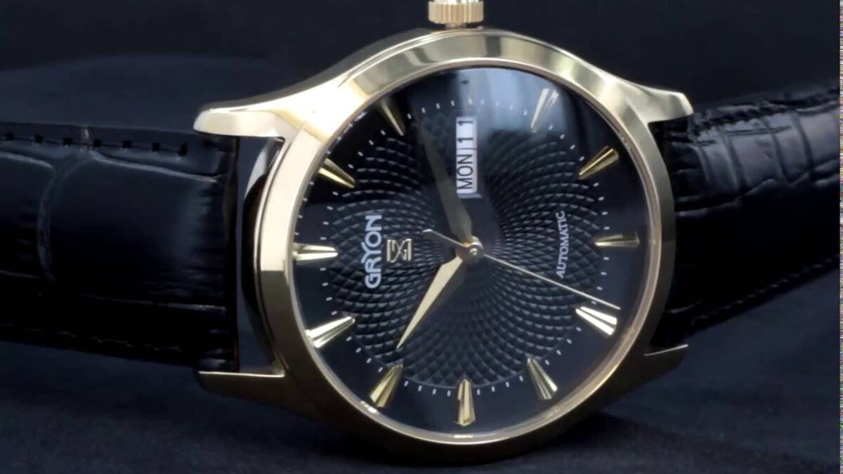 Ремень часиков и циферблата в одинаковом классическом синем цвете, поэтому атрибут помогает выделить своего владельца, расширить его неповторимый облик и быть ему верным товарищем. Источник фото - сайт:https://clck.ru/ak6za