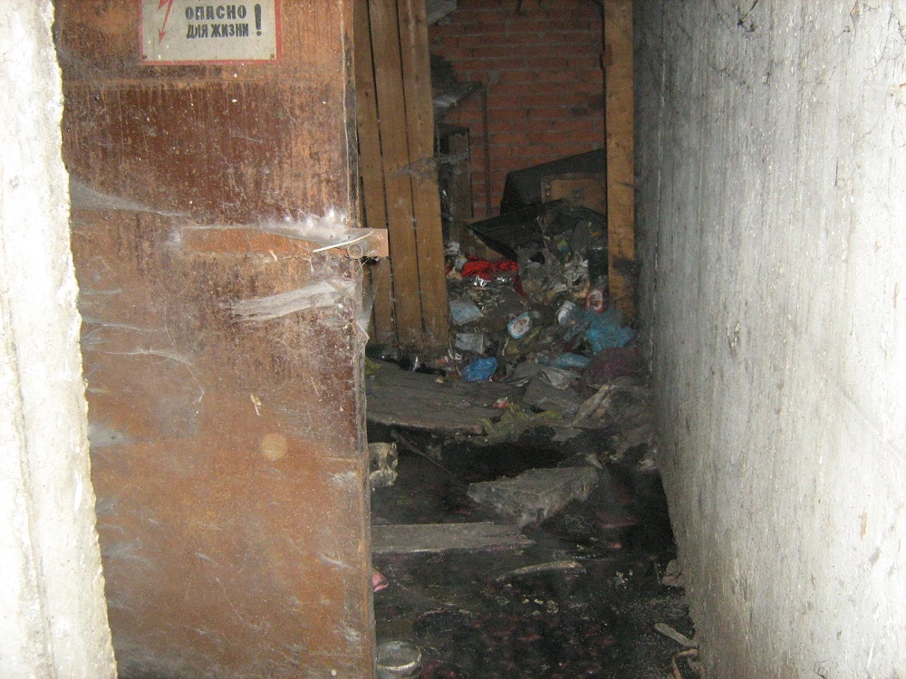 Подвал, в котором обнаружен человек