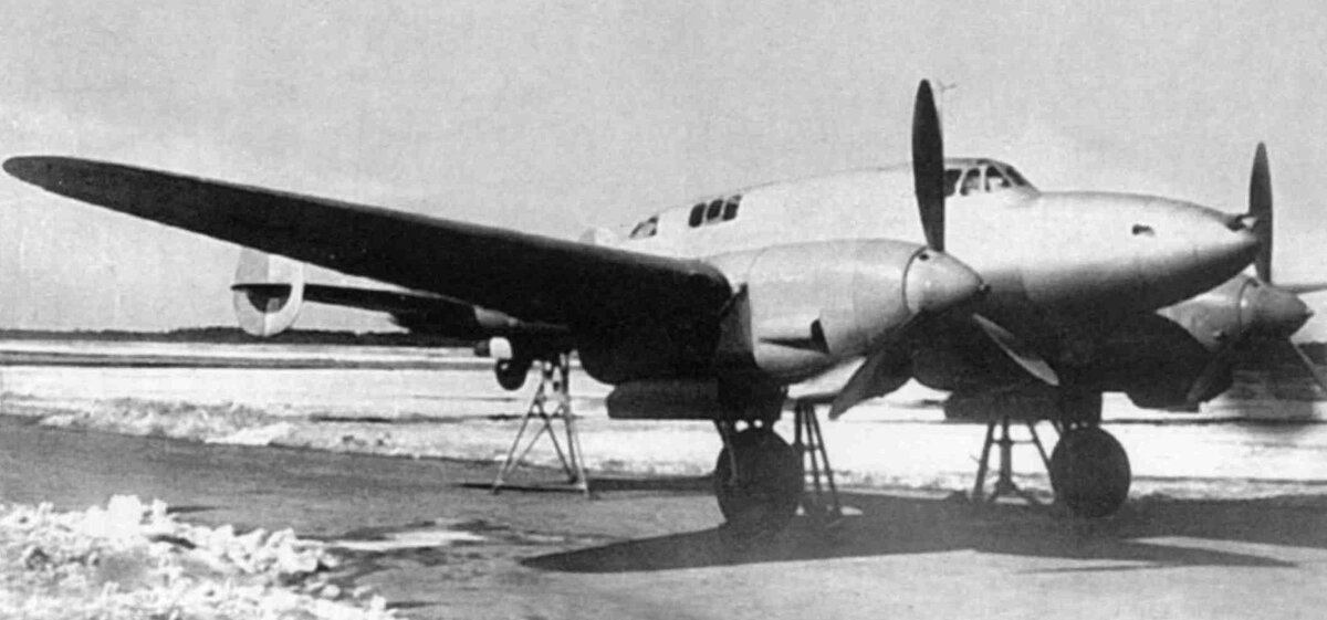 Высотный истребитель и бомбардировщик «100», созданный «сотым спецтехотделом НКВД» под руководством В.М. Петлякова – первый опытный образец помле доработок