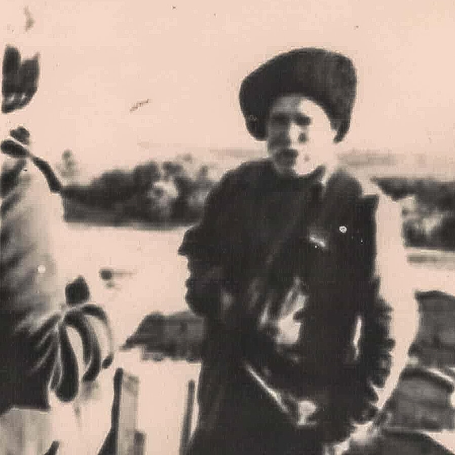 Пока нашел только такую фото прадедушки. Я знаю, есть еще хорошие фото, но после смерти отца все, к сожалению перемешано.